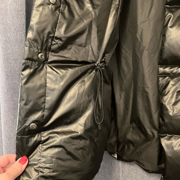 Lands’ End Women's Black Down Puffer Jacket - Picture 3 of 7